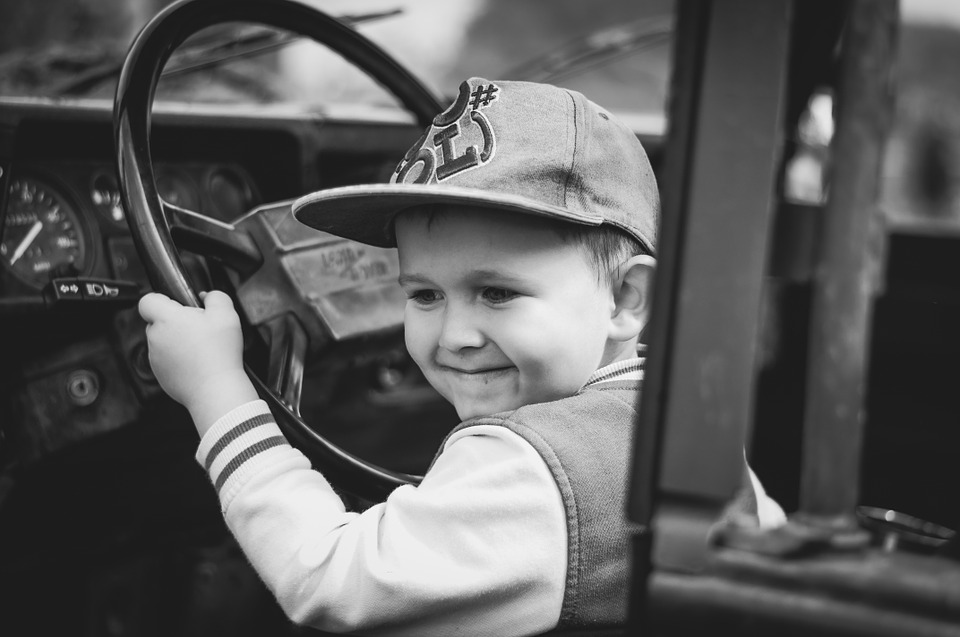 Kind im Auto